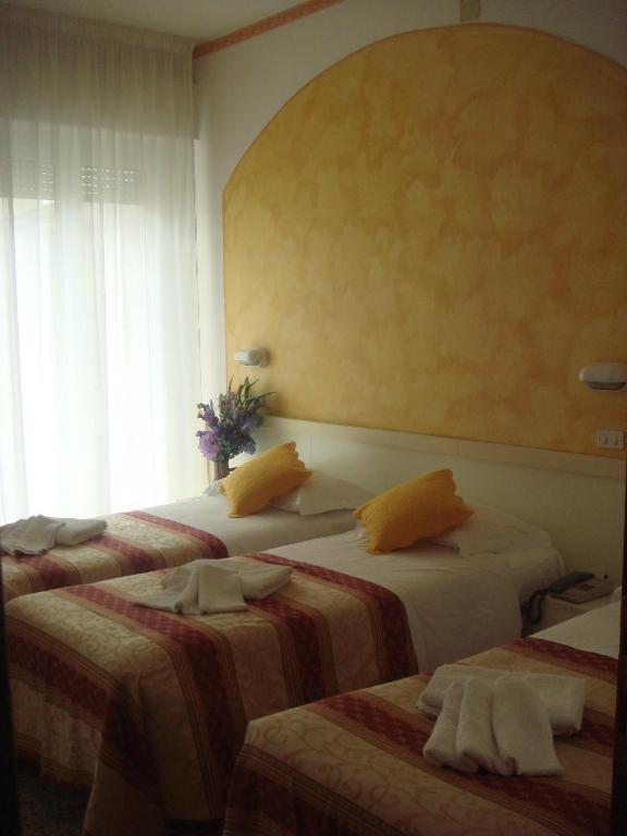 Hotel Arcade Rimini Rum bild