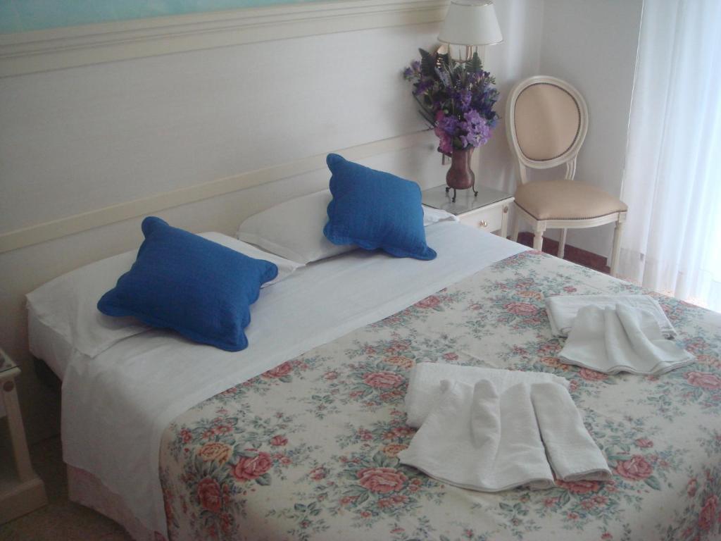 Hotel Arcade Rimini Rum bild