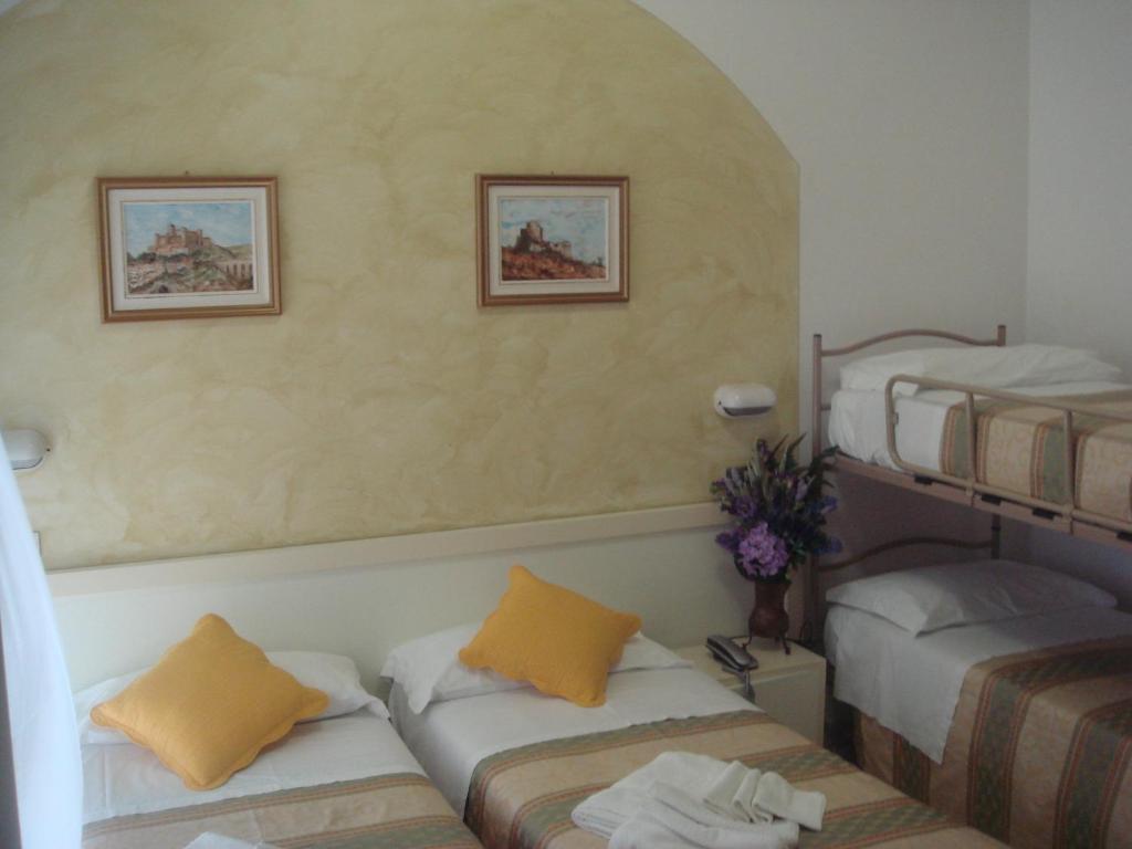 Hotel Arcade Rimini Rum bild